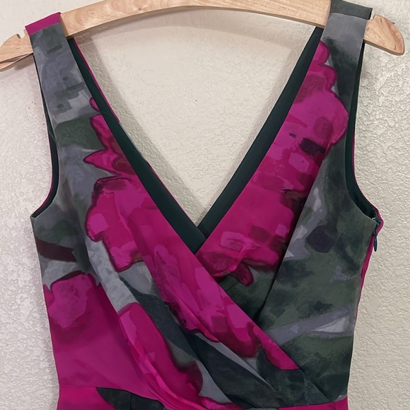 NEW Trina Turk SILK Floral Print V-Neck Shift Dress • 2 - Picture 5 of 9